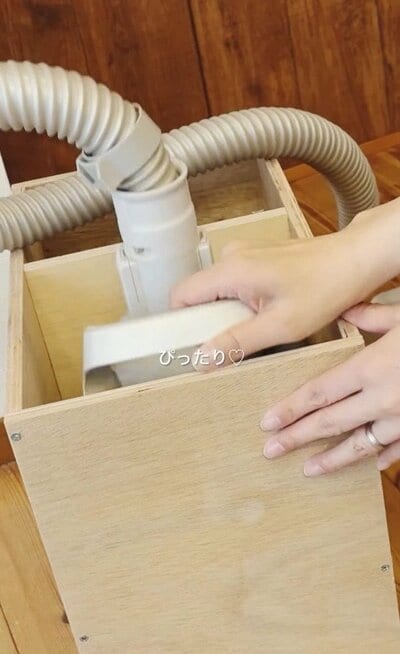 掃除機のヘッドがボックスにぴったりと収まった瞬間