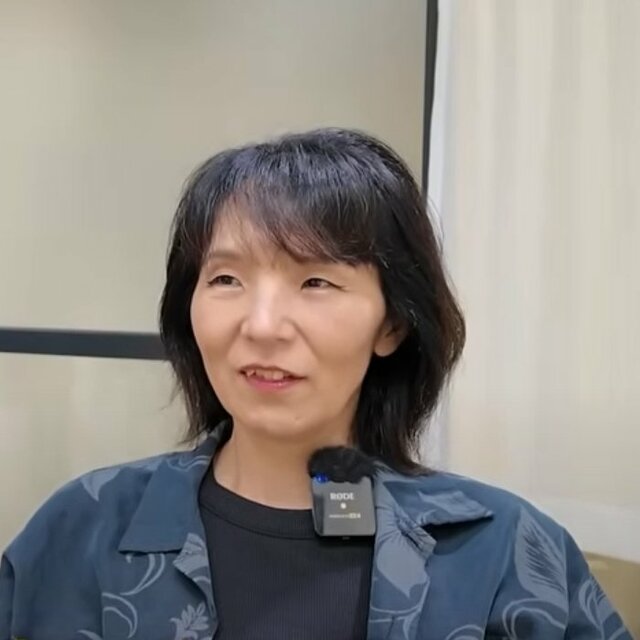 【50代ショート】〈うねり毛やトップの薄さ〉など“年齢による髪の悩み”を抱える女性が「コンパクトショート」で大変身！