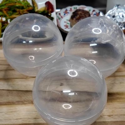 母が反抗期の娘に作る【おかんのおふざけ弁当】大きめサイズのガチャガチャボールを容器にしたインパクト抜群のユニークなお弁当に注目