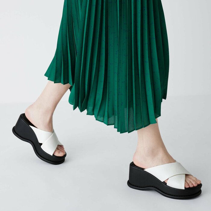 ユニクロ公式 プラットフォームサンダル