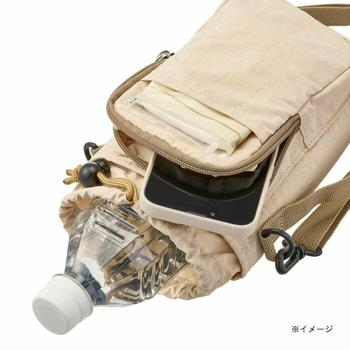 ペットボトルやマグボトルを収納して持ち歩ける専用カバー