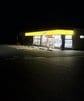 出雲大社の近くで見つけた「黄色いローソン」　昼は白、夜は黄色に光る看板の写真に307万9000回表示