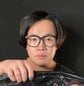 「なんでこんなにかわいく仕上がるんだぁぁ」眼鏡姿から変身した男性のハロウィン『カラフルピエロ』変身メイクに約37万3000回再生超の反響！