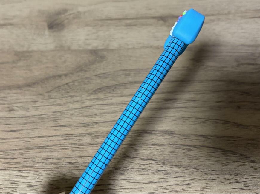 筆者撮影（ダイソー、デザインボールペン（ゲームハンドル型））