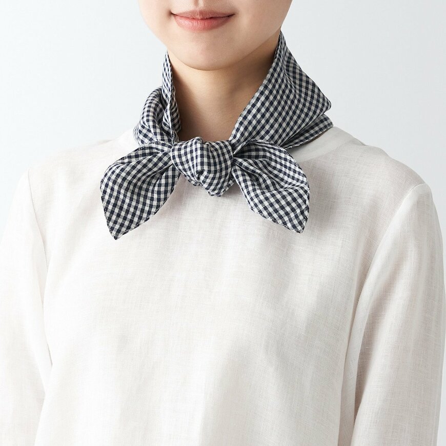 出所：無印良品ネットストア 天然由来の接触冷感　ポケット付きスカーフ