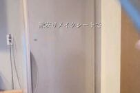 【貼るだけで激変】生活感たっぷりの「ベージュの冷蔵庫」　リメイクシートで高級感溢れる〈ブラックの冷蔵庫〉に男前リメイク