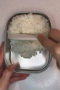 【女子高生弁当】空揚げ4つも！おかずもモリモリ詰めた「唐揚げ弁当」が美味しそうと話題！