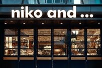 「KiUコラボ財布」が1980円で高評価！ニコアンドの撥水ウォレットは8ポケット付き「軽量設計でアウトドアにも便利」