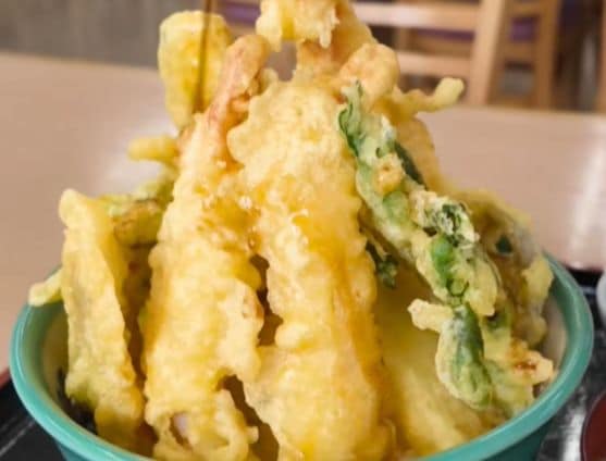 【長野県の道の駅】北アルプスがドーンと乗ったような天丼に注目！「インパクトすごい」「おいしいもの全部乗せ」