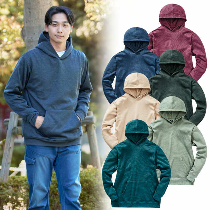 柔らかい肌触りの生地感が特長のフリースパーカー