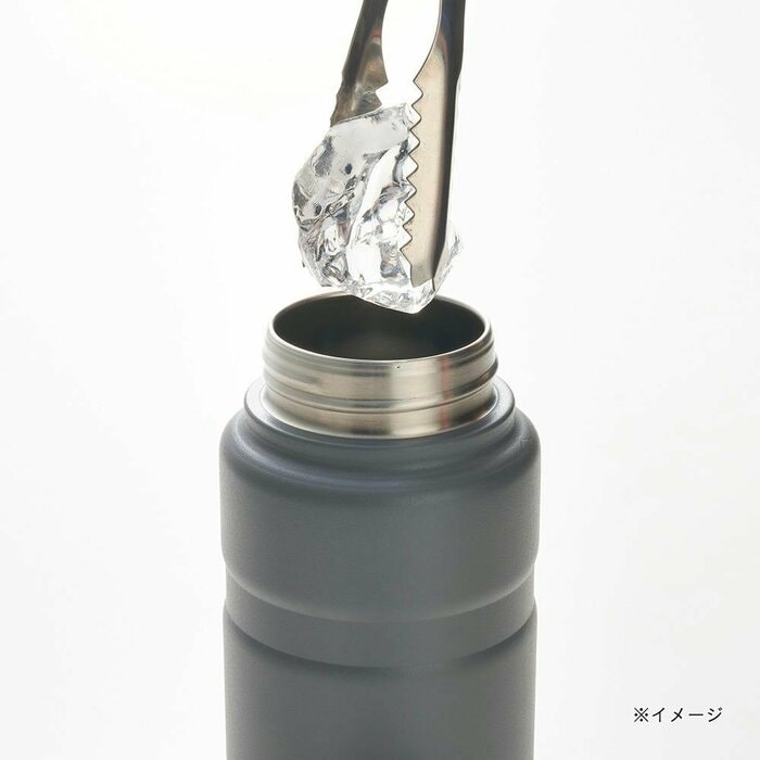 ハンドル付きに加え、氷を入れやすい広口タイプです