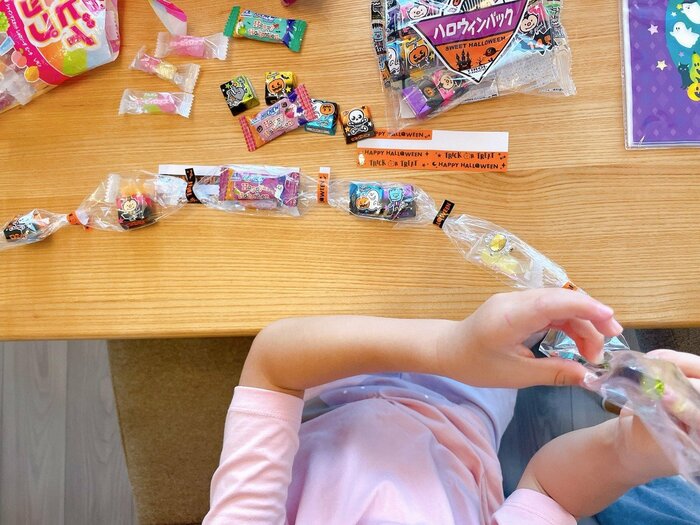 小さなお菓子なら、2つずつ入れても見た目が華やかになります