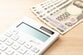 【遺族基礎年金】年84万7300円＋子の加算も「税金はかからない？」未支給年金は一時所得に。国民健康保険料・介護保険料への影響を解説