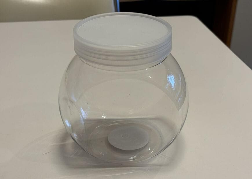 筆者撮影（セリア、PETキャンディポット1350mL）