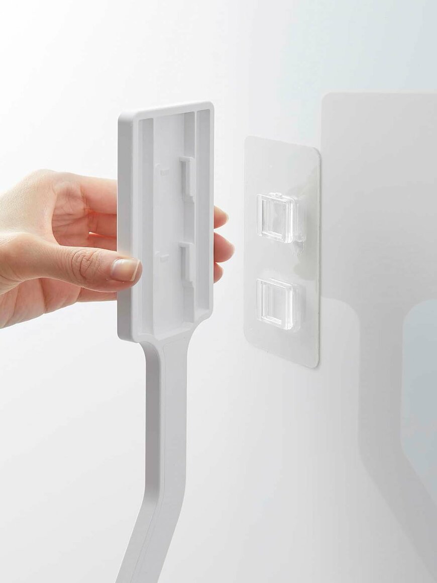 出所：山崎実業公式　フィルムフックエアコン室内物干しポールホルダー タワー