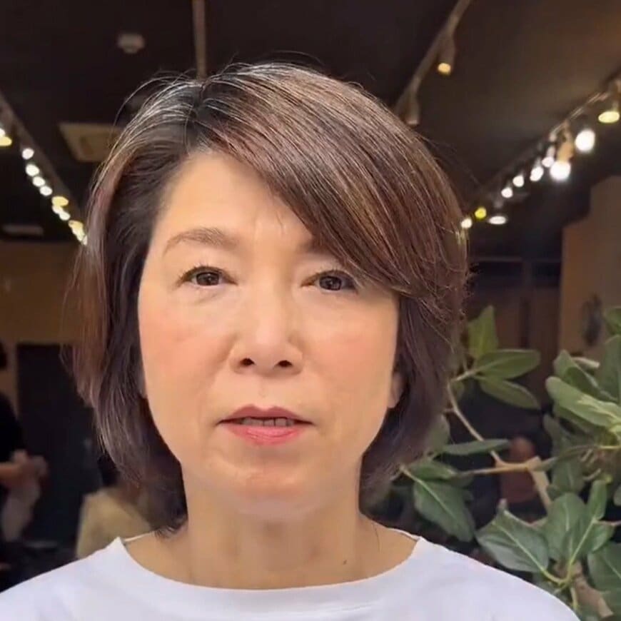 「髪の長さを変えずにイメチェンしたい」と希望する女性がプロの手で変身！「段のある大人ウルフスタイル」へ