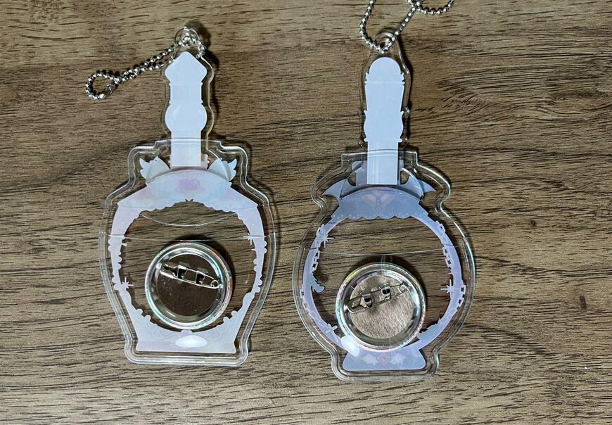 筆者撮影（セリア、缶バッジカバー 香水瓶柄）