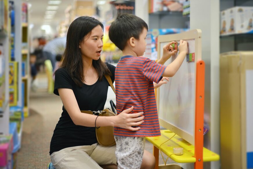 「叱らない子育て」を選択しているワケ。人前で子どもを叱ることに抵抗を感じるママたち