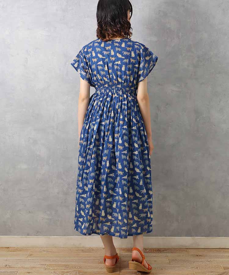 出所：ブルーブルーエ公式　ネコ総柄ワンピース