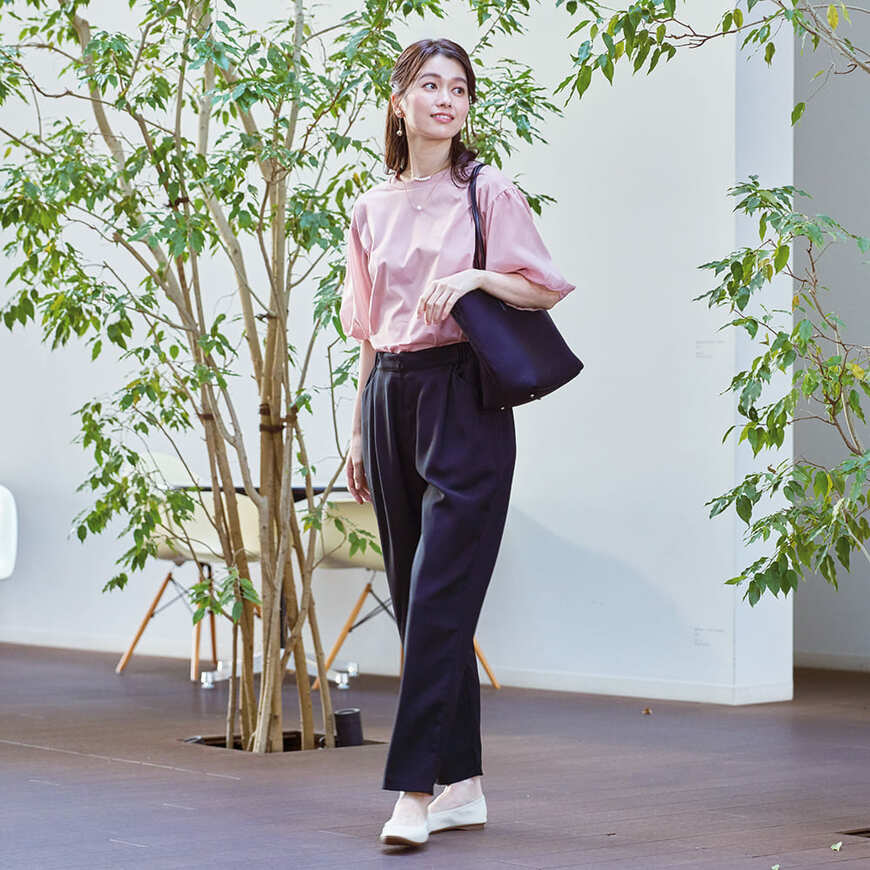 出所：ワークマン公式　レディースデイズサイドタックパンツ