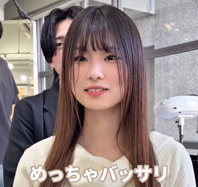 【韓国アイドル風ボブ】に憧れる超ロングの女性が…顔周りふんわりの“くびれボブ”に印象チェンジ「すご～い！」と歓喜