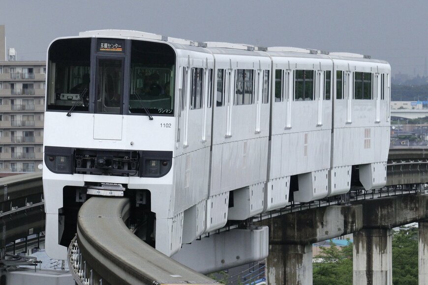 真っ白な多摩都市モノレール