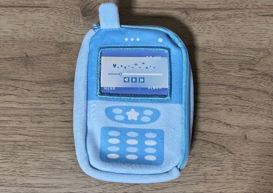 ダイソー、Y2K携帯ポーチ商品画像