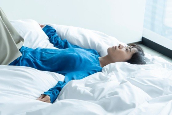 石橋静河が出演したCMメイキング画像 ©三井住友カード「街を、時代を歩く人」篇