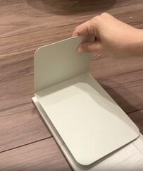 「真似したい...！！」セリアの〈ブックエンド〉で...→家中の収納がスッキリ整う！「アイデアがすごすぎ！」と話題