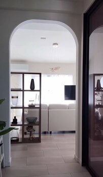 冬の寒さ対策！築42年団地の玄関とリビングの間にDIYで…「間仕切りドア」で冷気をシャットアウト！オシャレすぎて大反響