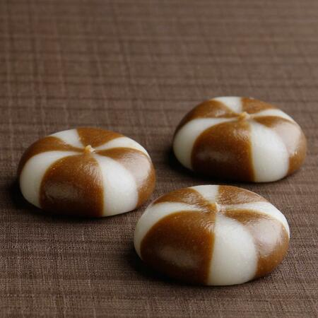 北国の郷土菓子「べこ餅」