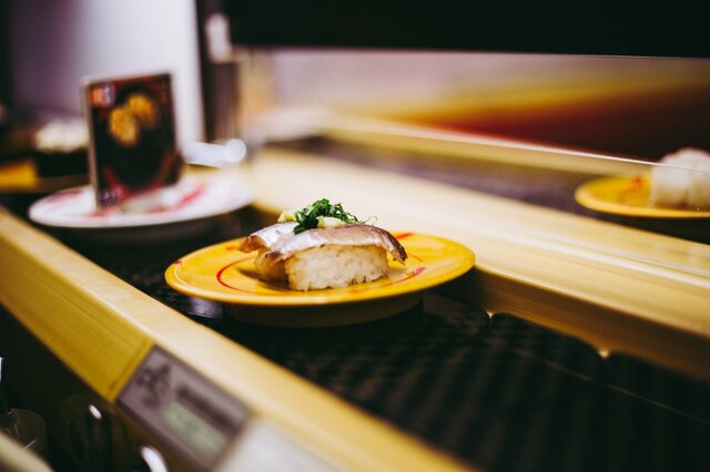 【株価比較】回転寿司チェーン店「スシロー運営のFOOD&LIFE COMPANIES」と「くら寿司」の業績推移及び株価動向、くら寿司が堅調な株価推移を見せる