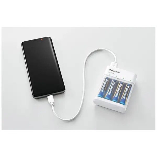 乾電池を充電手段にできるのが最大の特徴です