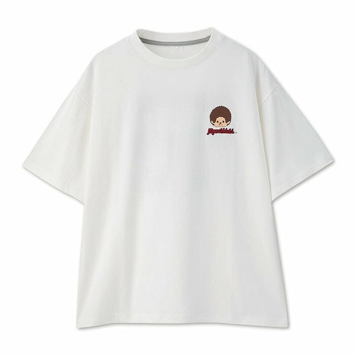 前面は胸元にワンポイントのロゴが入ったシンプルなデザイン