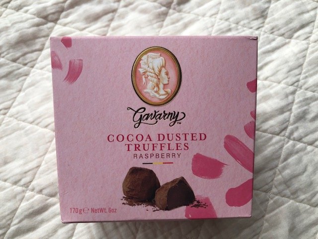 カルディ『ガヴァルニー　プレミアムトリュフ　ラズベリー』（筆者撮影）