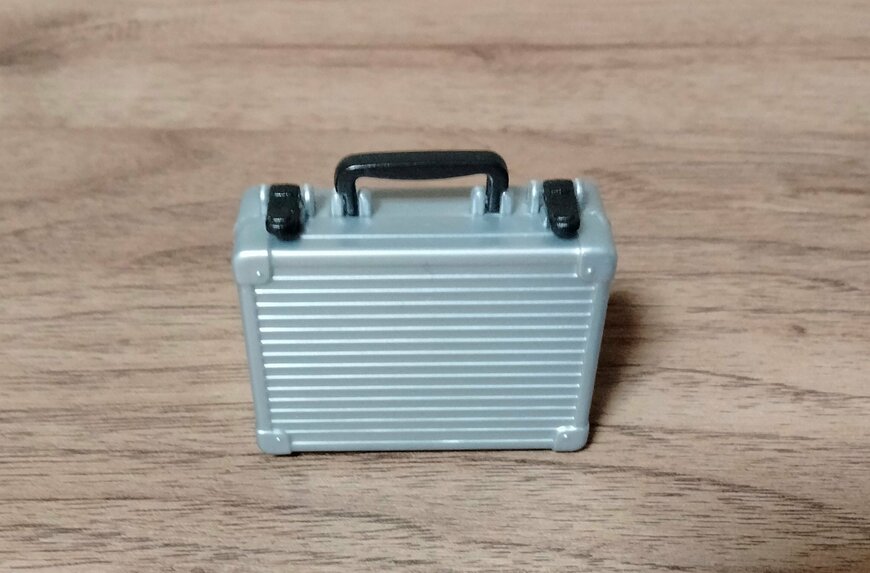 筆者撮影（セリア、ミニチュア アタッシュケース）