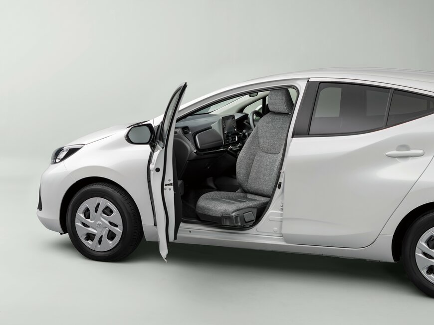 出所：トヨタ自動車株式会社　公式企業サイト「既販車への後付け車いす収納装置を発売」