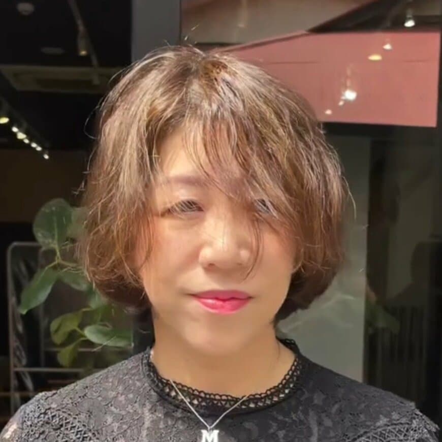 「綺麗な形のショートヘア」を希望の女性がイメチェン成功！「コンパクトなショートヘア」に変化！