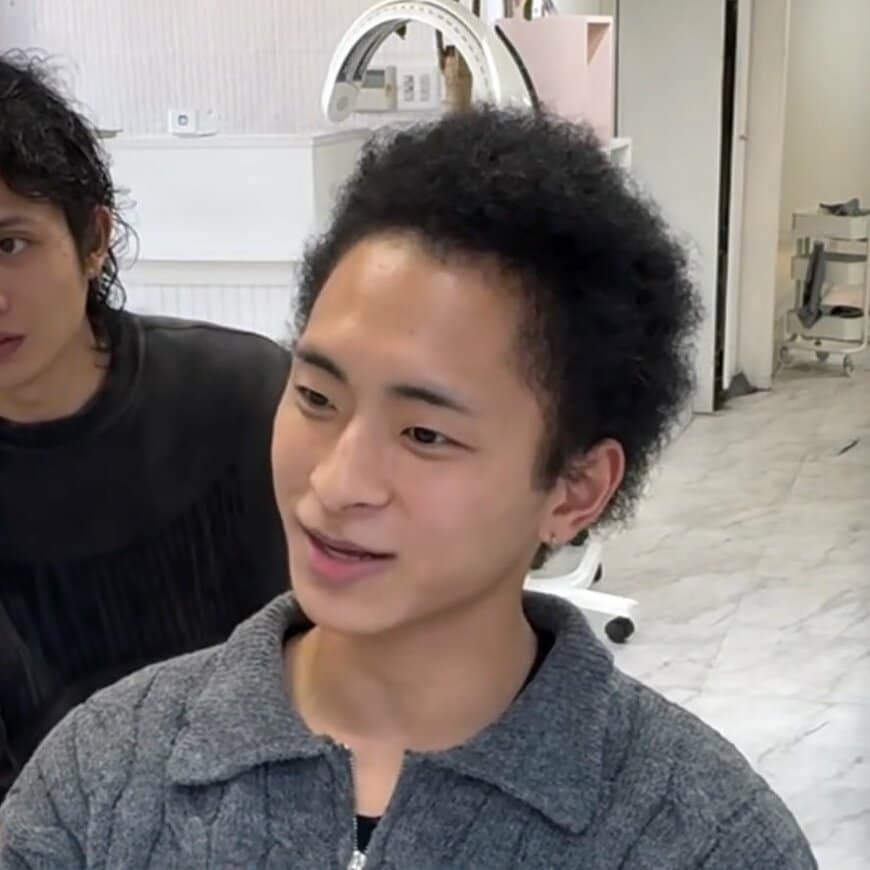 【大変身】くせ毛の男性が人生初の縮毛矯正で→爽やかイケメンに！本人衝撃「誰か分かんないです」
