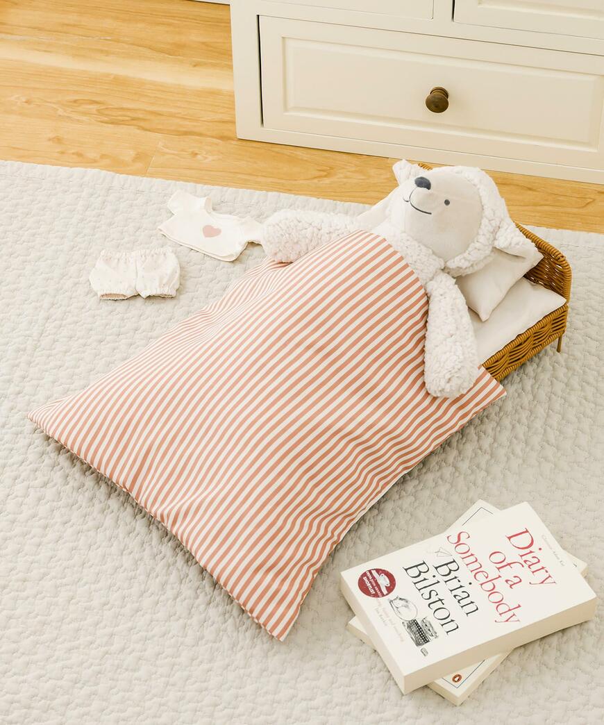 出所：パルグループ公式ファッション通販サイト 3COINS ぬいぐるみ用ベッド&布団セット