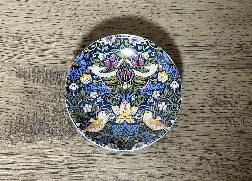 筆者撮影（セリア、豆皿　絵画　WM）