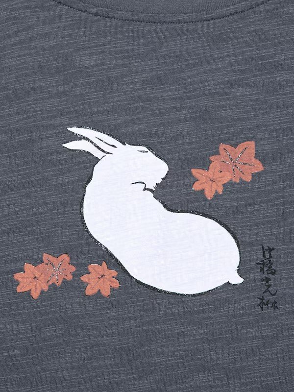 出所：ユニクロ公式　和柄（アニマルズ）UT／ショート丈　DARK GRAY