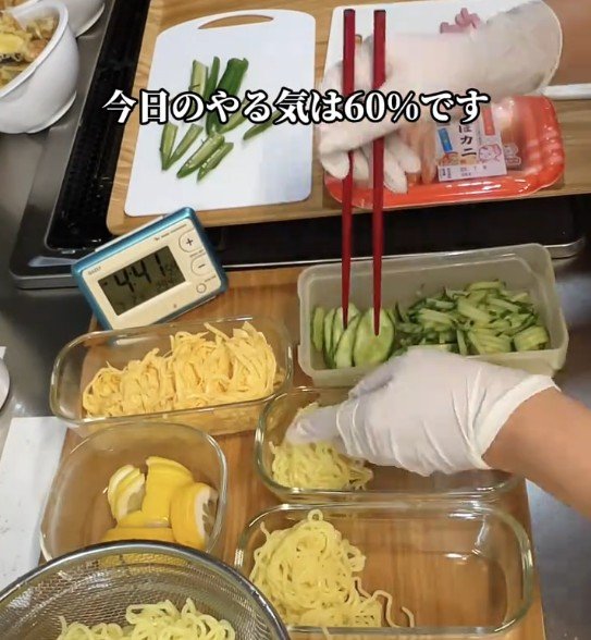 【ひんやり弁当】冷やし中華＆そうめんが主役！とり天おにぎり付き！家族のために作る〈ボリューム満点弁当〉が話題