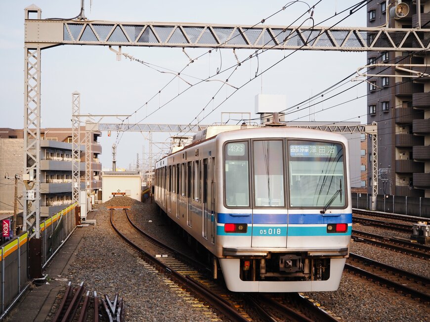 【2023年最新版】東京メトロ東西線の最混雑区間＆混雑率は？駅別乗降客数の前年比もチェック