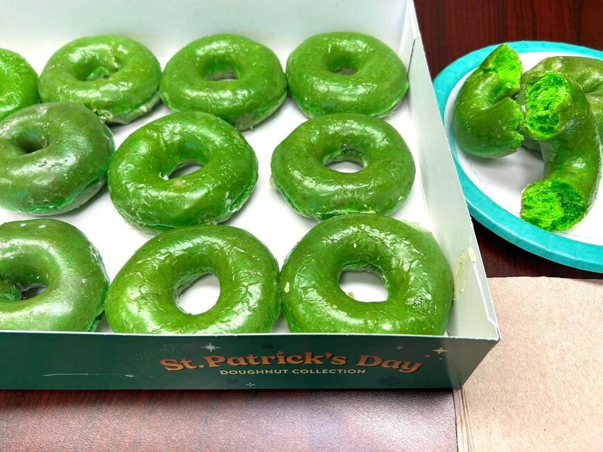 セントパトリックデー限定の緑色のドーナツ
