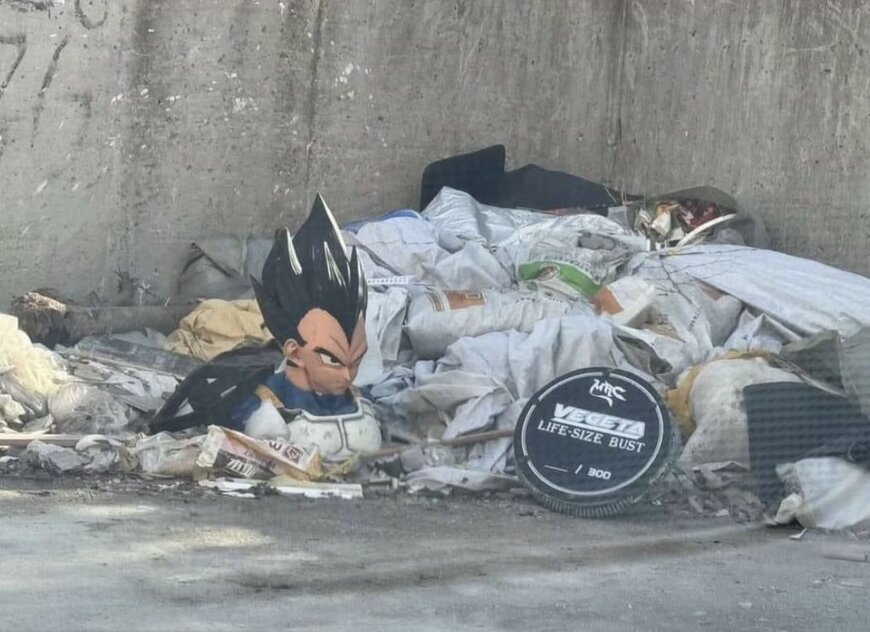 放置されていたベジータの半身像