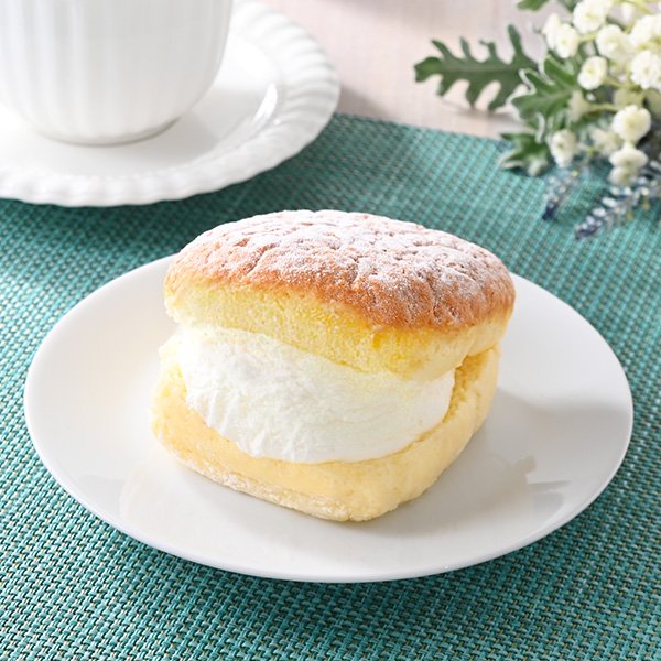 ファミリーマートの新商品:クリームがおいしい　ふわふわ台湾カステラ