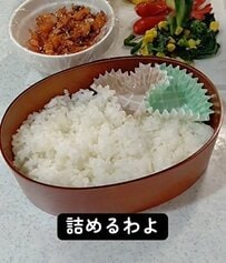 【男子高校生弁当】看護師母さんが「冷蔵庫にあるもので」作ったお弁当が話題　「地味」「メインなし」と言いつつも…人気おかずのオンパレード！