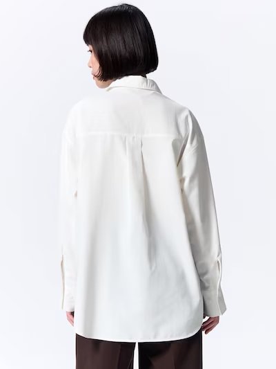 1枚で羽織りとしても使える着まわしやすいシルエット