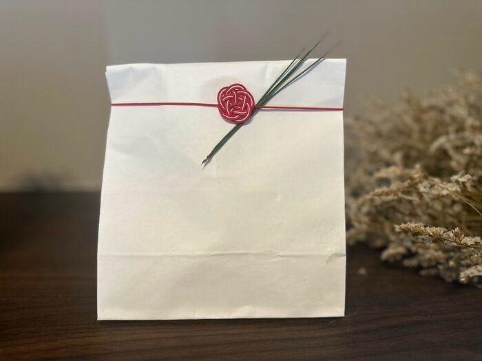 松を一緒にあしらえば、より一層正月を感じられる仕上がりに